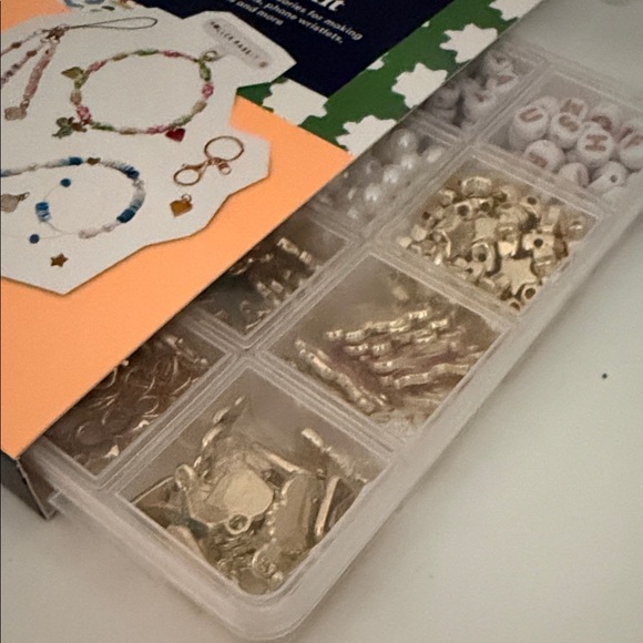 Roller Rabbit Accessory Making Kit - Multi Color Bead Set - Picture 2 of 5